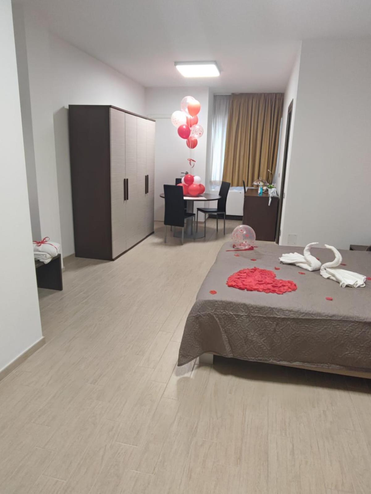 塔兰托 Piazza Dante酒店 外观 照片